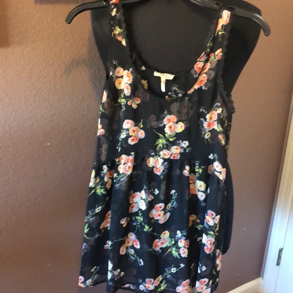 XS Size top by Kiera - Picture 2 of 7